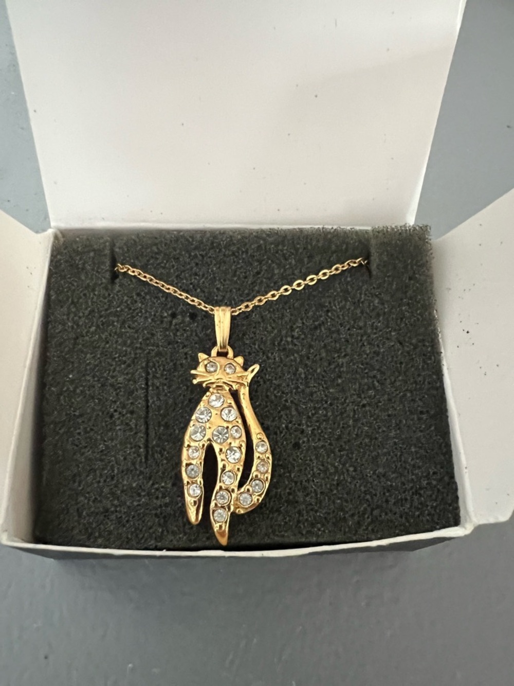 Avon Gold Cat Pendant Necklace with Clear Crystals - Picture 5 of 5